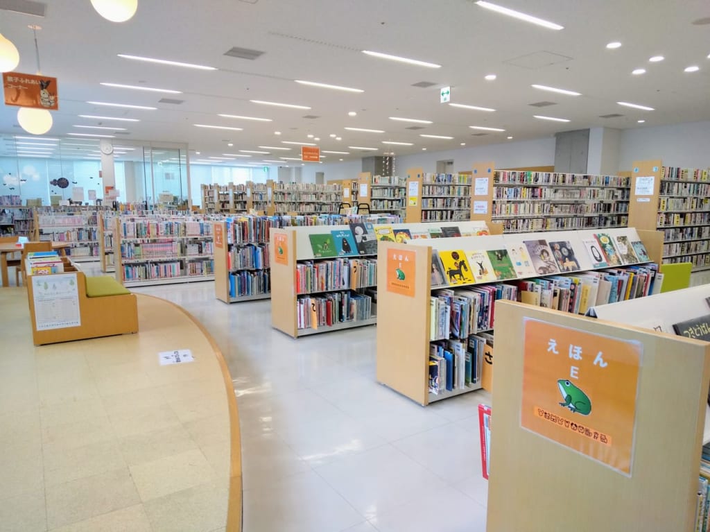 親子おはなし会が再開された渋谷図書館