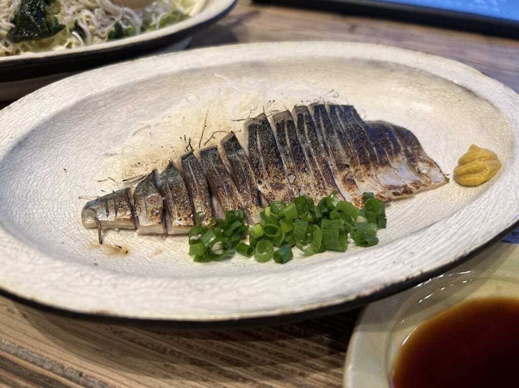 いまがわ食堂の自家製大トロ炙り〆さば