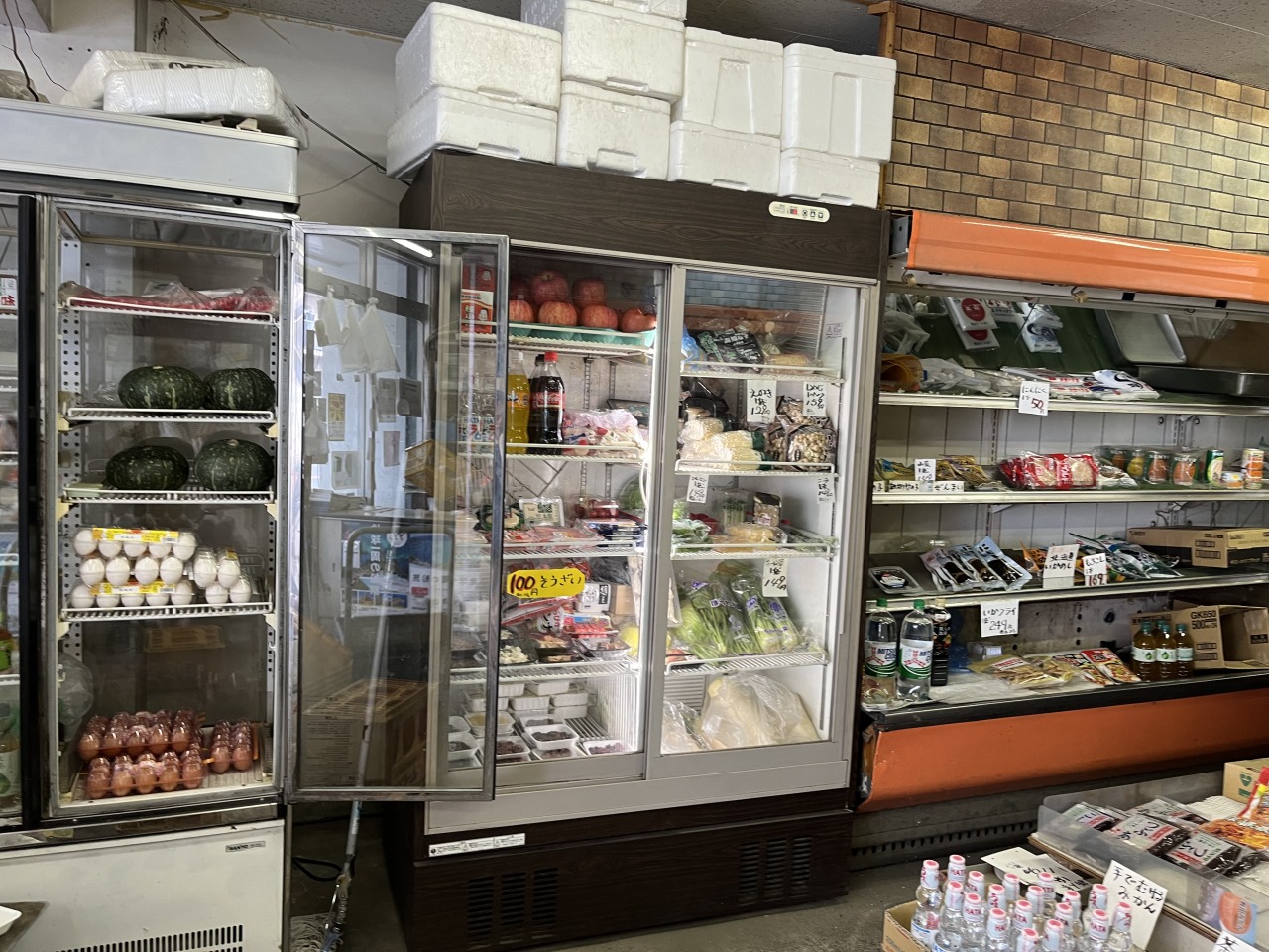 フーズショップあいかわの店内2