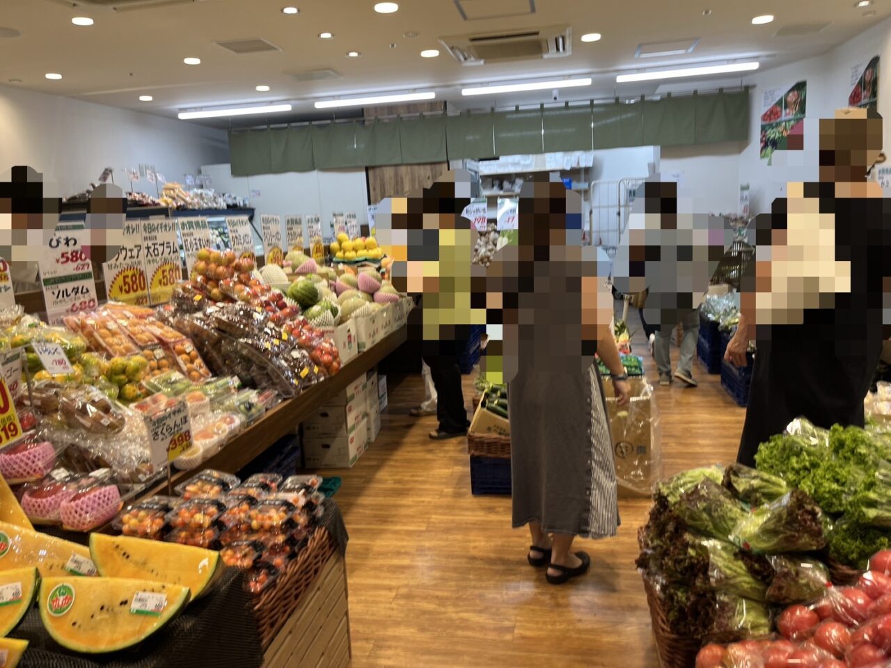 大菜の店内に並んだ野菜と果物4
