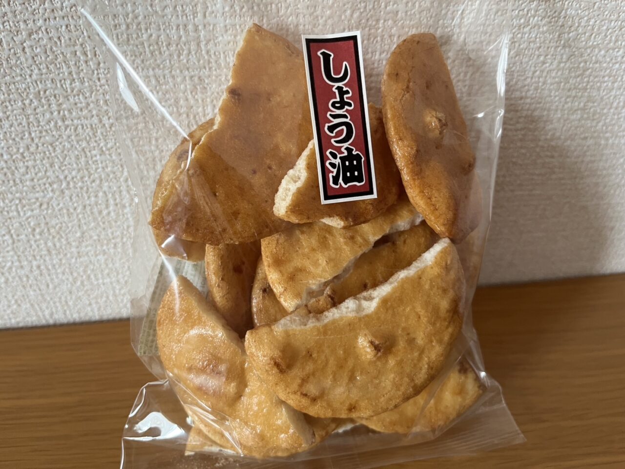 メガネのアキで販売されている雷神堂のしょう油せんべい2