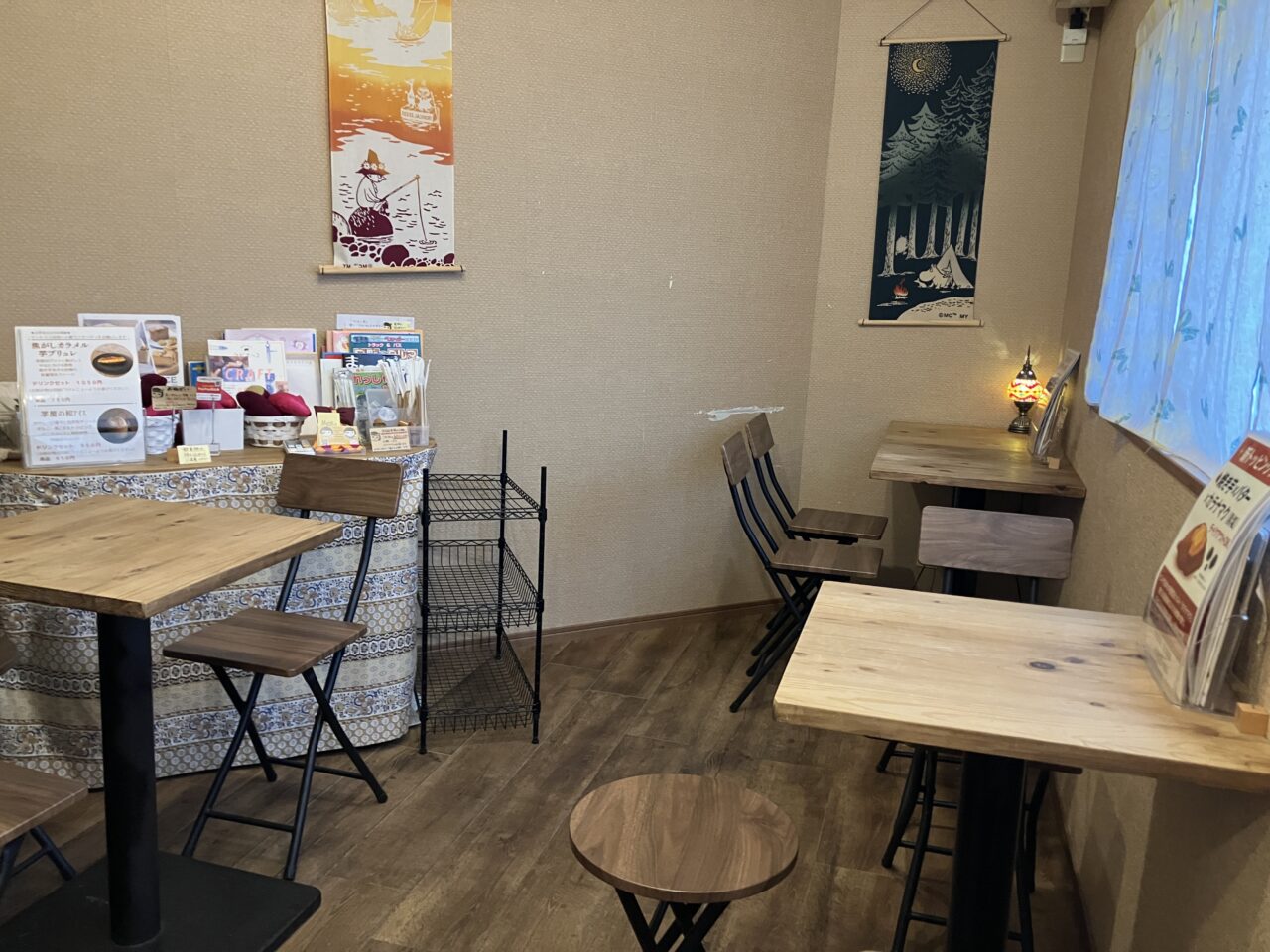 焼き芋専門店【あきな】店内